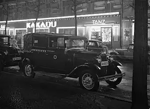 Kakadu [de] bar, corner of Joachimsthalerstraße, Augsburger Straße, and Kurfürstendamm, operated from 1919 to 1937