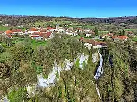 The village and the Vau waterfall