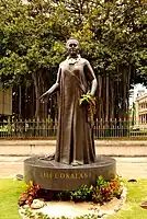 Statue of Queen Liliʻuokalani on the opposite side of the building