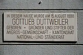 Plaque at Strehlgasse 13, Lindenhof in Zurich, birthplace of Duttweiler