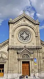 The portal onto Boulevard du Montparnasse